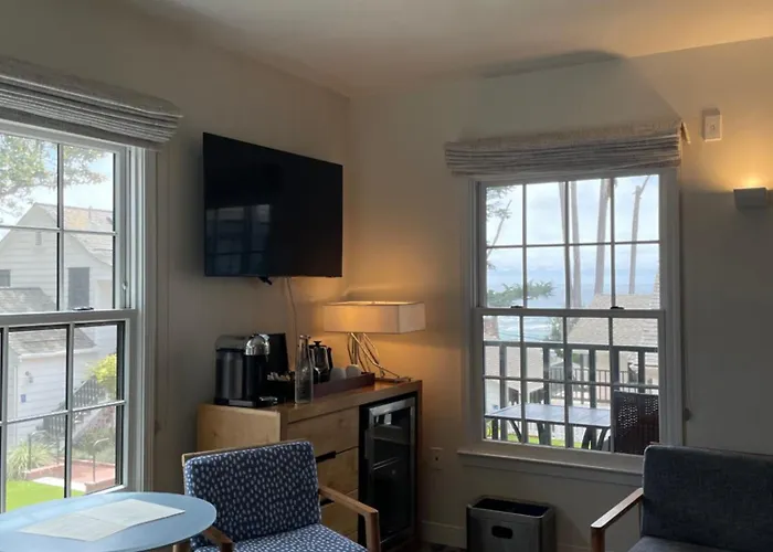 Carmel Beach Hotel